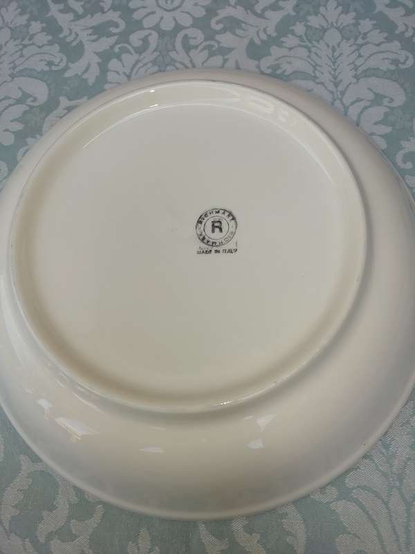AN ART DECOR PAINTED PORCELAIN SERVING BOWL MADE IN ITALY SOLD AS IS
