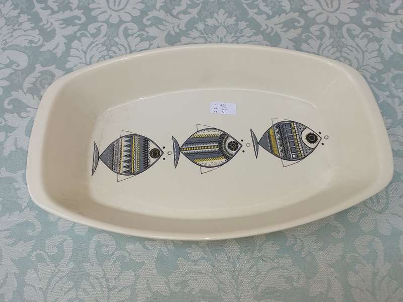 TWO VINTAGE VILEROY & BOCH CASSEROLES SOLD AS IS