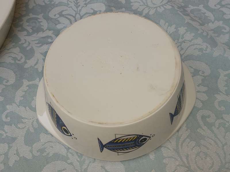 TWO VINTAGE VILEROY & BOCH CASSEROLES SOLD AS IS