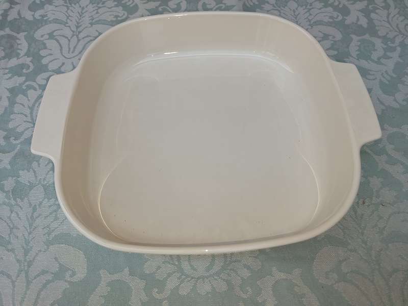 AN OLD ENGLISH JOHNSON BROS WHITE PORCELAIN AND GOLD DESIGN INLAY  AND 3OTHER PORCELAIN AND CERAMIC
