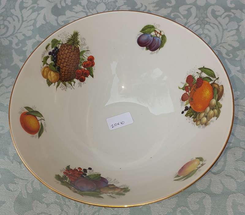 AN OLD ENGLISH JOHNSON BROS WHITE PORCELAIN AND GOLD DESIGN INLAY  AND 3OTHER PORCELAIN AND CERAMIC