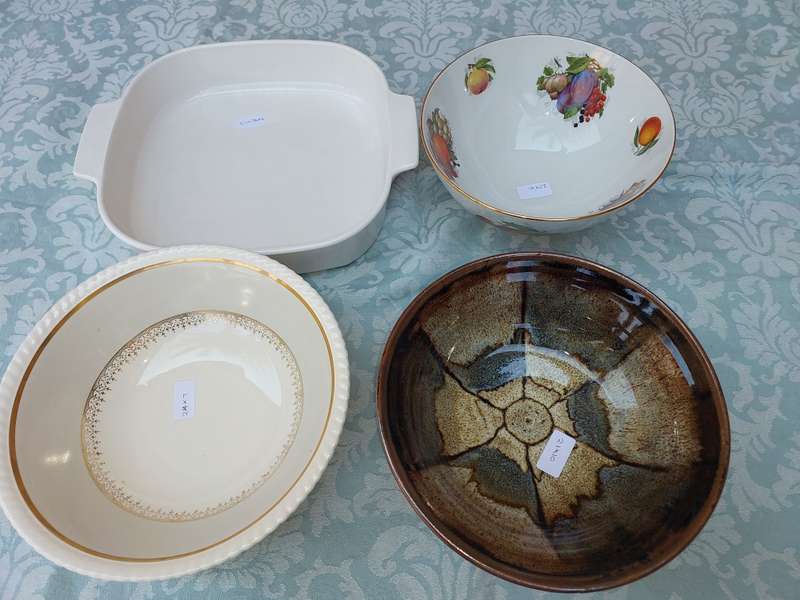 AN OLD ENGLISH JOHNSON BROS WHITE PORCELAIN AND GOLD DESIGN INLAY  AND 3OTHER PORCELAIN AND CERAMIC