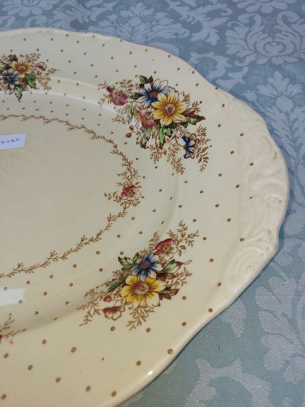 A Crown Ducal ROSALIE Florentine serving platter sold as is