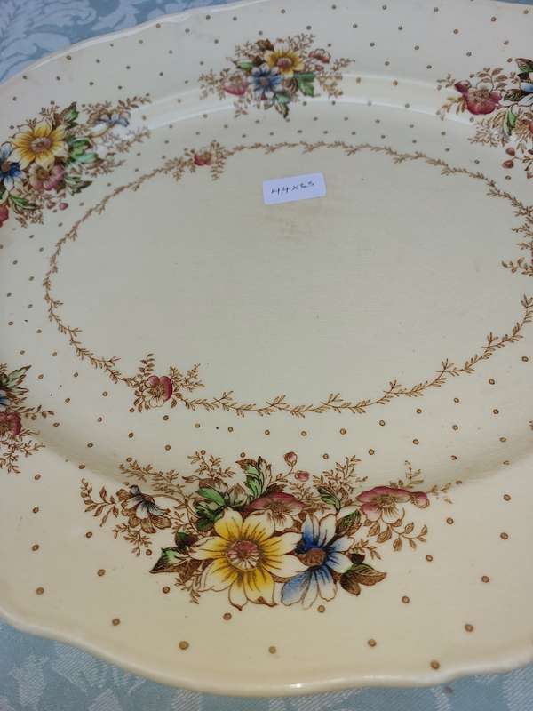 A Crown Ducal ROSALIE Florentine serving platter sold as is