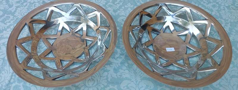 A PAIR OF CAROL BOYES STYLE ALLOY FRUIT SERVING BASKET BOWLS SOLD AS IS