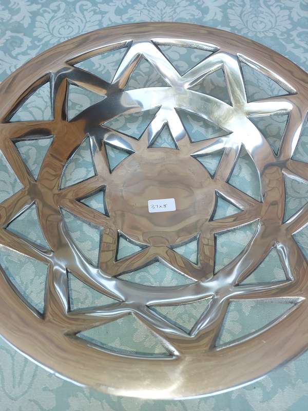 A PAIR OF CAROL BOYES STYLE ALLOY FRUIT SERVING BASKET BOWLS SOLD AS IS