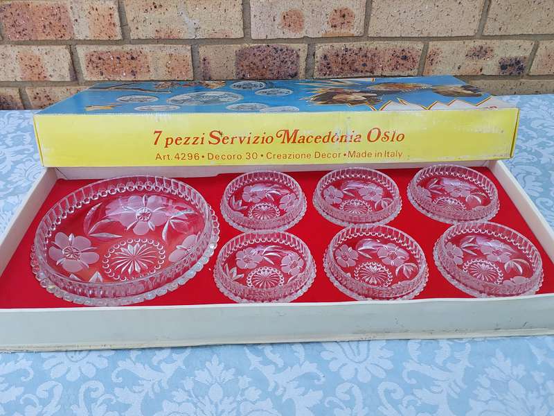 A VINTAGE 7 PIECE DESERT SERVING SET MACEDONIA OSLO GLASS