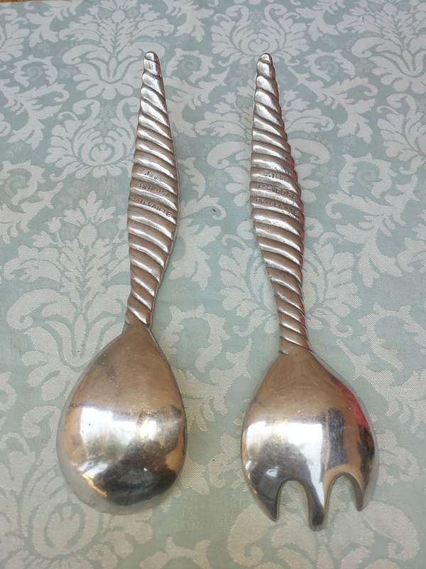 AN ART DECOR SET OF C1995 MARIPOSA BRILLIANTE ALLOY SALAD LADELS SOLD AS IS