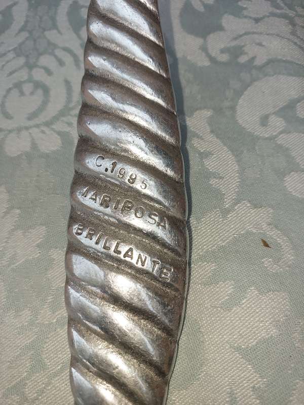 AN ART DECOR SET OF C1995 MARIPOSA BRILLIANTE ALLOY SALAD LADELS SOLD AS IS