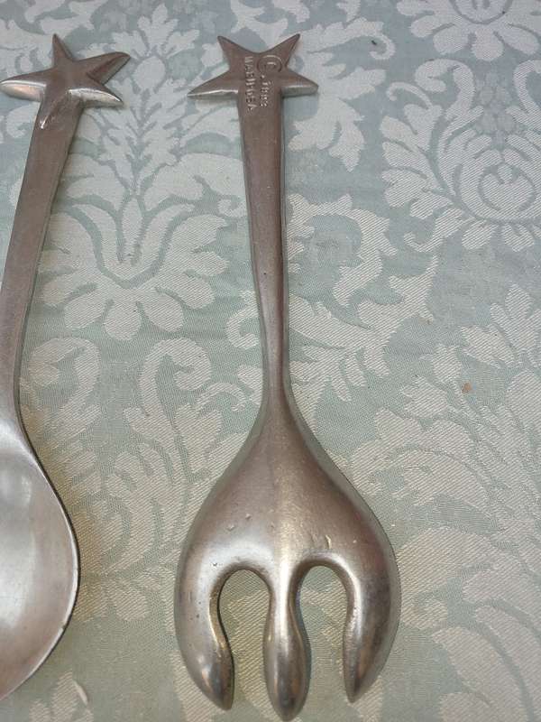 AN ART DECOR C1993 MARIPOSA ALLOY SALAD LADELS SOLD AS IS