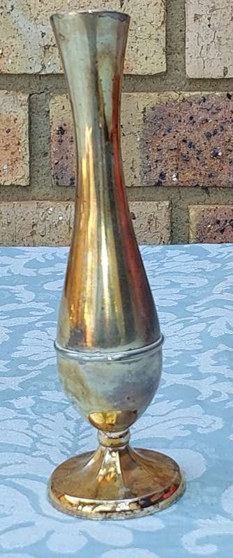 A SILVER PLATED FLOWER VASE SOLD AS IS