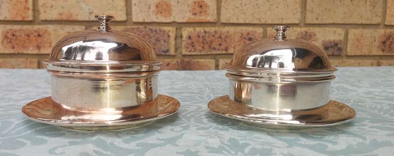 A SET OF TWO VINTAGE SIVERPLATED BUTTER SERVING DISHES