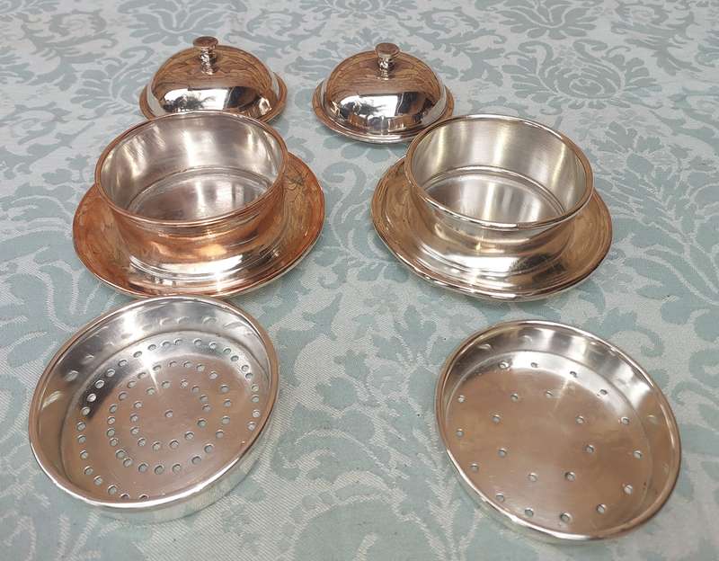 A SET OF TWO VINTAGE SIVERPLATED BUTTER SERVING DISHES