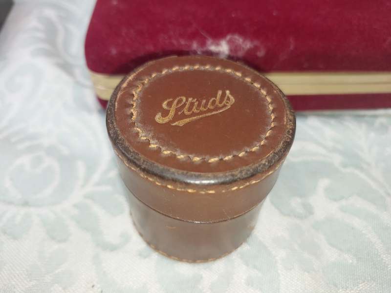 A JOBLOT COLLECTION JEWELRY BOXES SOLD AS IS