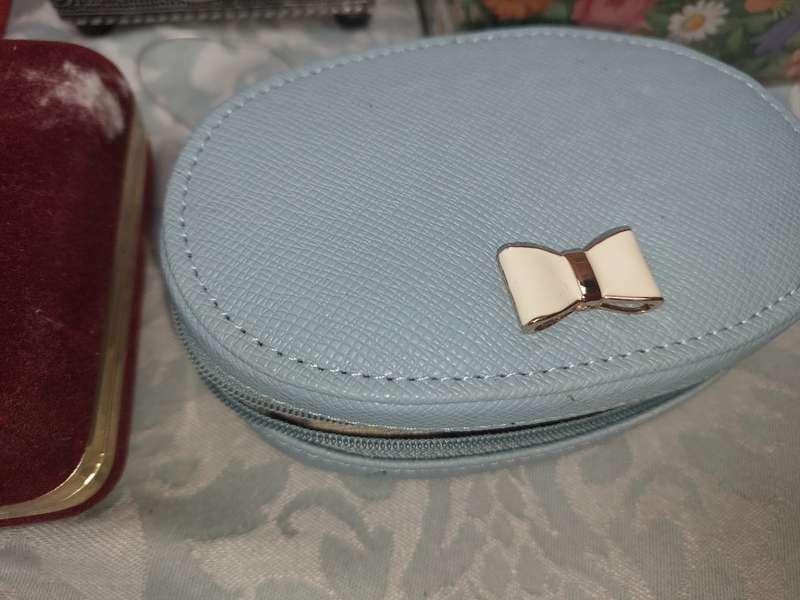 A JOBLOT COLLECTION JEWELRY BOXES SOLD AS IS