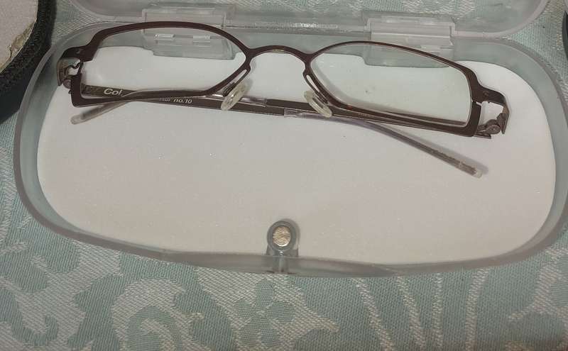 A JOBLOT COLLECTION SUNGLASSES AND FRAMES SOLD AS IS