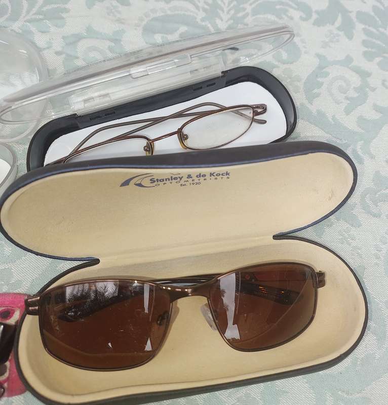 A JOBLOT COLLECTION SUNGLASSES AND FRAMES SOLD AS IS