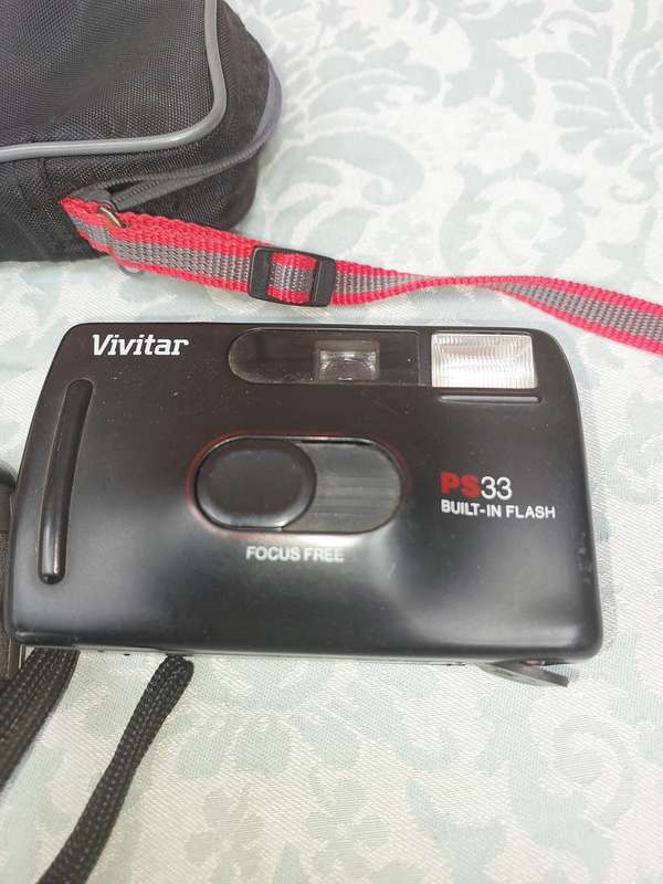 TWO VNTAGE CAMERAS SOLD AS IS NOT TESTED