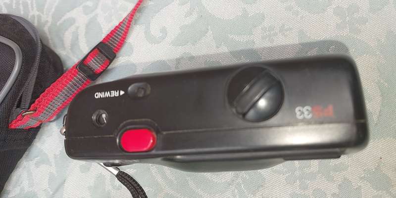 TWO VNTAGE CAMERAS SOLD AS IS NOT TESTED