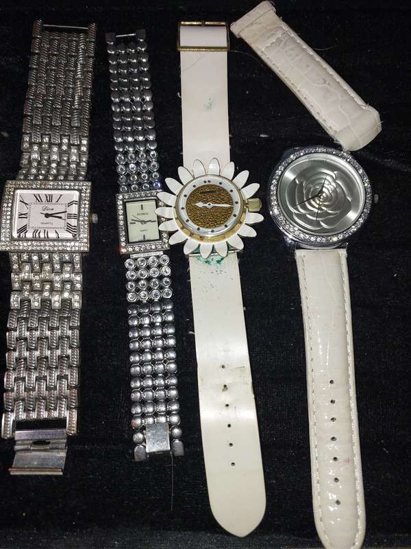 A VINTAGE COLLECTION WOMANS WATCHES SOLD AS IS NOT TESTED