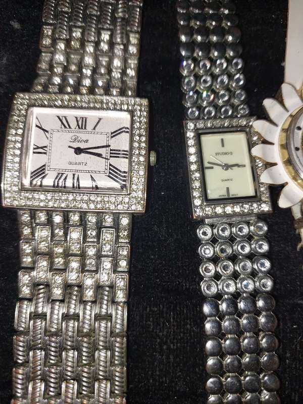 A VINTAGE COLLECTION WOMANS WATCHES SOLD AS IS NOT TESTED