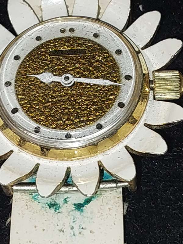 A VINTAGE COLLECTION WOMANS WATCHES SOLD AS IS NOT TESTED