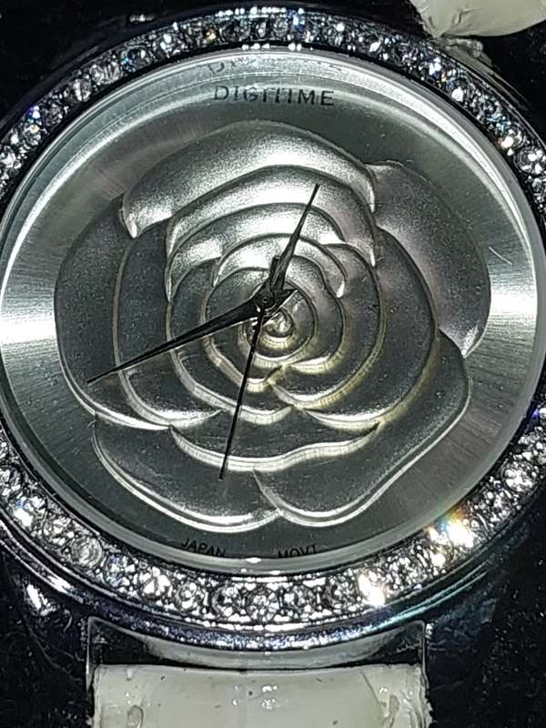 A VINTAGE COLLECTION WOMANS WATCHES SOLD AS IS NOT TESTED