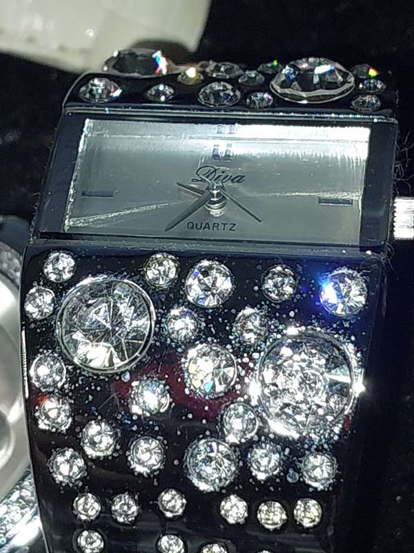 A VINTAGE COLLECTION WOMANS WATCHES SOLD AS IS NOT TESTED