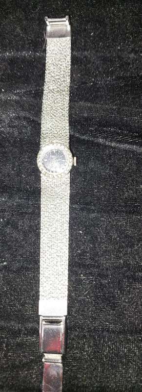 A VINTAGE EXACTUS 17 JEWELS INCABLOC WATCH SOLD AS IS NOT TESTED