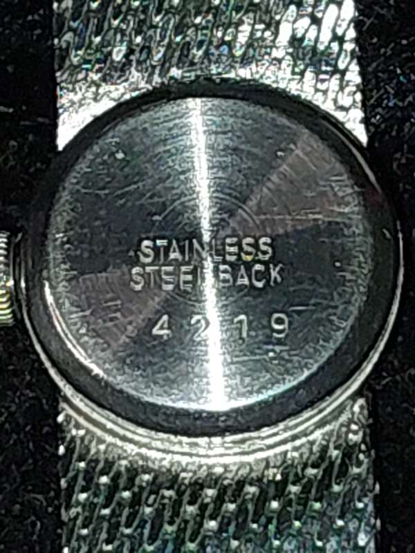 A VINTAGE EXACTUS 17 JEWELS INCABLOC WATCH SOLD AS IS NOT TESTED
