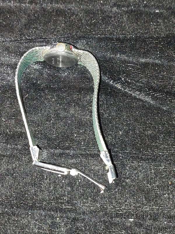 A VINTAGE EXACTUS 17 JEWELS INCABLOC WATCH SOLD AS IS NOT TESTED
