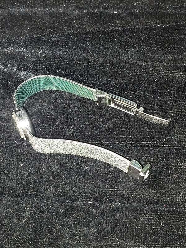 A VINTAGE EXACTUS 17 JEWELS INCABLOC WATCH SOLD AS IS NOT TESTED