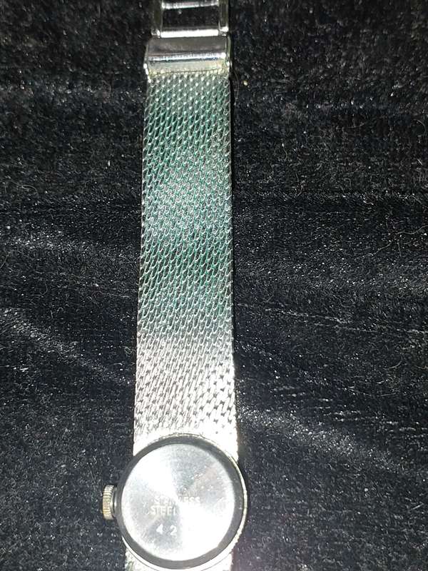 A VINTAGE EXACTUS 17 JEWELS INCABLOC WATCH SOLD AS IS NOT TESTED