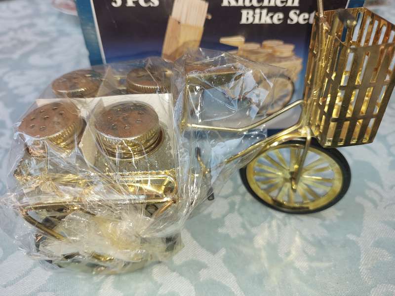 Vintage Bicycle Salt and Pepper Shakers, 3 Piece Kitchen Bike Set, Bike Shape Salt Shakers, Retro B