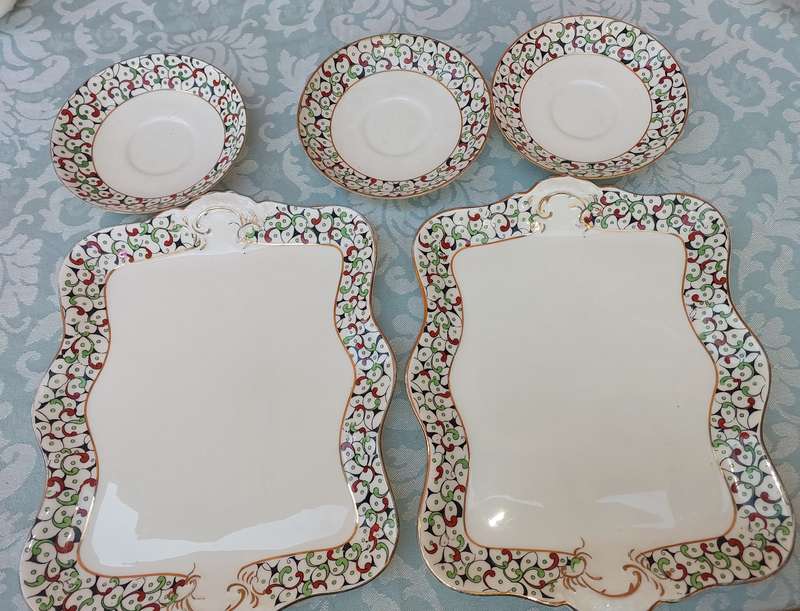 A COLLECTION OF FIVE BISTOL ENGLAND SERVING WARE TWO PLATTERS AND 3 SAUCERS , THE PLATTERS ARE 26X2