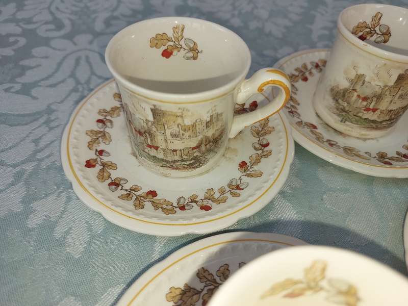 A SET OF FOUR COFFEE CUPS WITH SAUCERS BY SWINNERTON STEFFORDSHIRE ENGLAND MAJESTIC VELLUM REG NO83