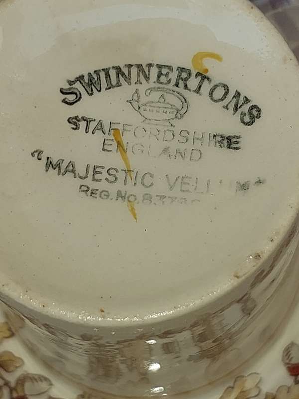 A SET OF FOUR COFFEE CUPS WITH SAUCERS BY SWINNERTON STEFFORDSHIRE ENGLAND MAJESTIC VELLUM REG NO83