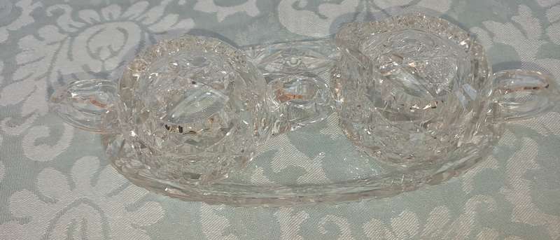 AN ART DECOR GLASS SUGAR BOWL AND A MILK JUG SOLD AS IS