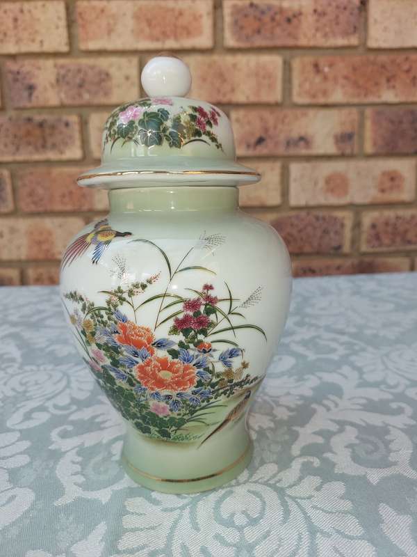 Toyo Japan Ginger Jar Green Gold Pheasant Floral Porcelain Vase