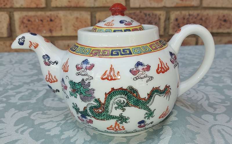 Chinese Export Hand Painted Dragons Porcelain Teapot decorated in Hong Kong sold as is