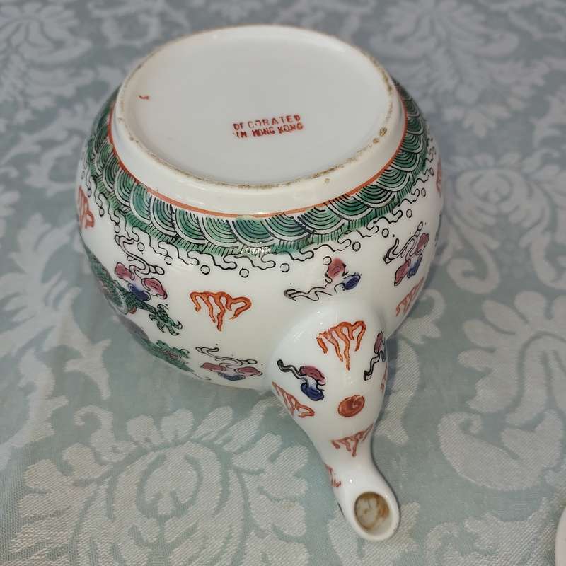Chinese Export Hand Painted Dragons Porcelain Teapot decorated in Hong Kong sold as is