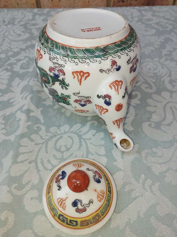 Chinese Export Hand Painted Dragons Porcelain Teapot decorated in Hong Kong sold as is