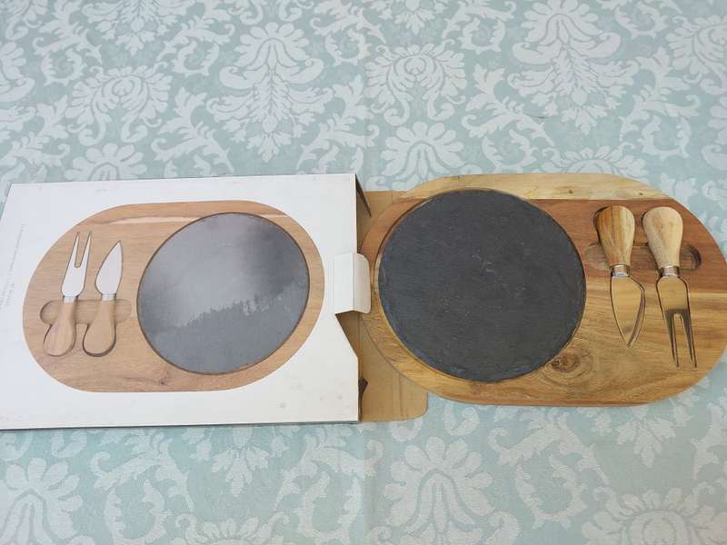 AN ART DECOR SLATE CHEESE BOARD SOLD AS IS