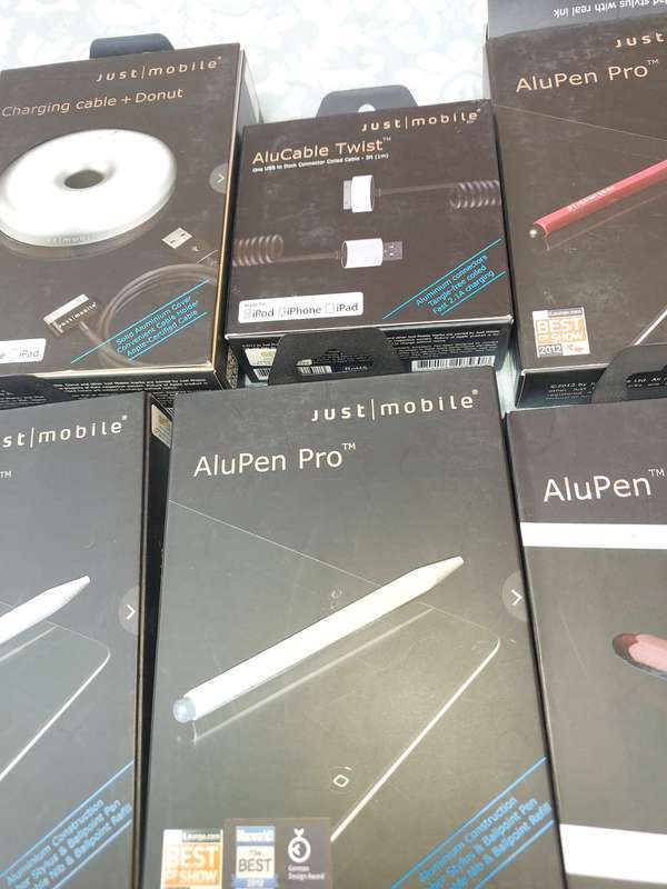 A JOBLOT ALU MOBILE ITEMS SOLD AS IS NOT TESTED