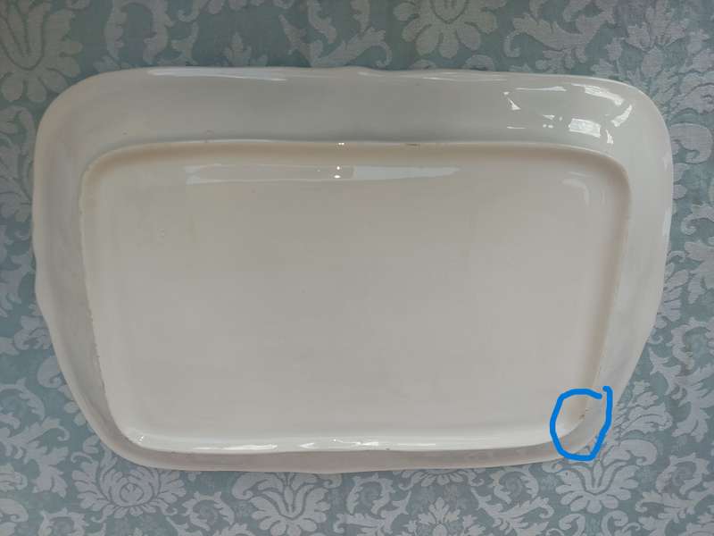 A VINTAGE LEMON PLATTER MADE IN ITALY SOLD AS IS WITH A SMALL CHIP ON THE BASE