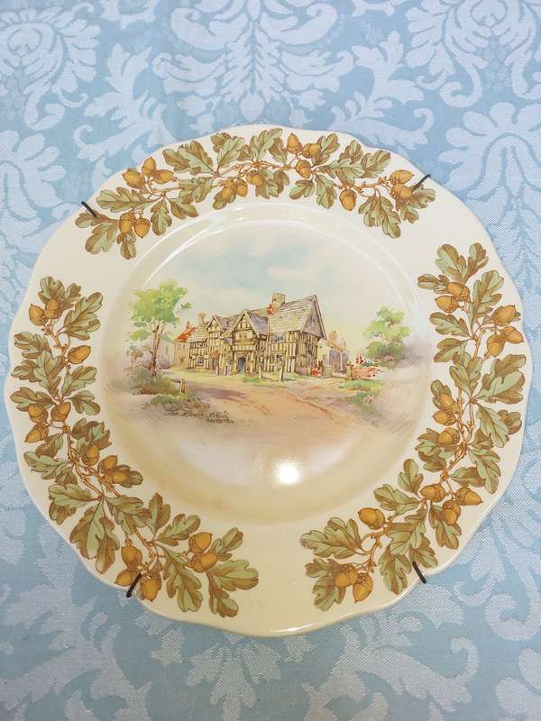 A VINTAGE PLAQUE ROYAL DOULTON MADE IN ENGLAND OLD ENGLISH REG IN AUSTRALIA D6072 SOLD AS IS