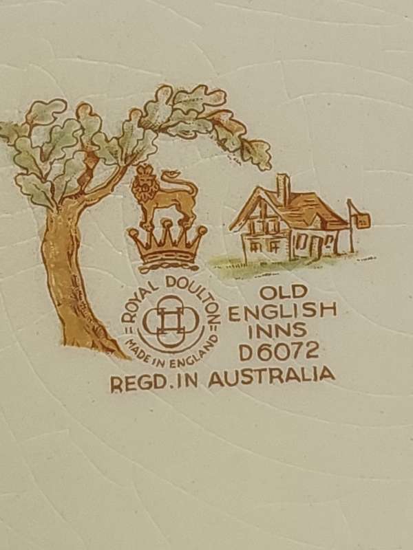 A VINTAGE PLAQUE ROYAL DOULTON MADE IN ENGLAND OLD ENGLISH REG IN AUSTRALIA D6072 SOLD AS IS