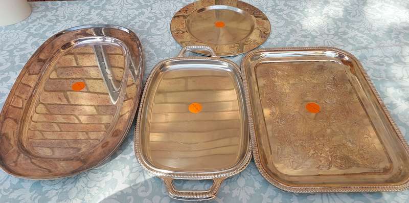 A COLLECTION OF SERVING TRAYS SILVER PLATED AND STAINLESS STEEL SOLD AS IS R450
