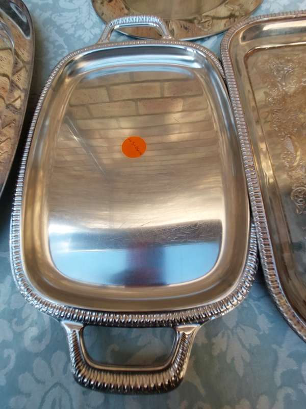 A COLLECTION OF SERVING TRAYS SILVER PLATED AND STAINLESS STEEL SOLD AS IS R450