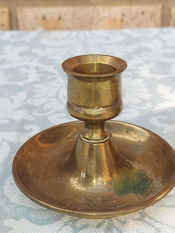 A COLLECTION OF BRASS CANDLE HOLDERS AND A DEFUSER SOLD AS IS
